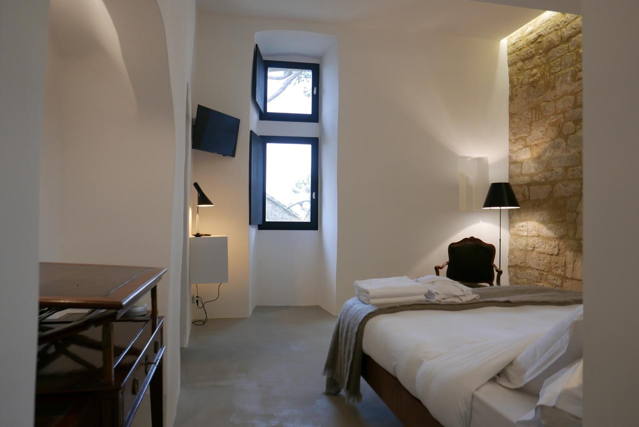 Tour Sarrazine De Montaren Bed and Breakfast Exteriör bild