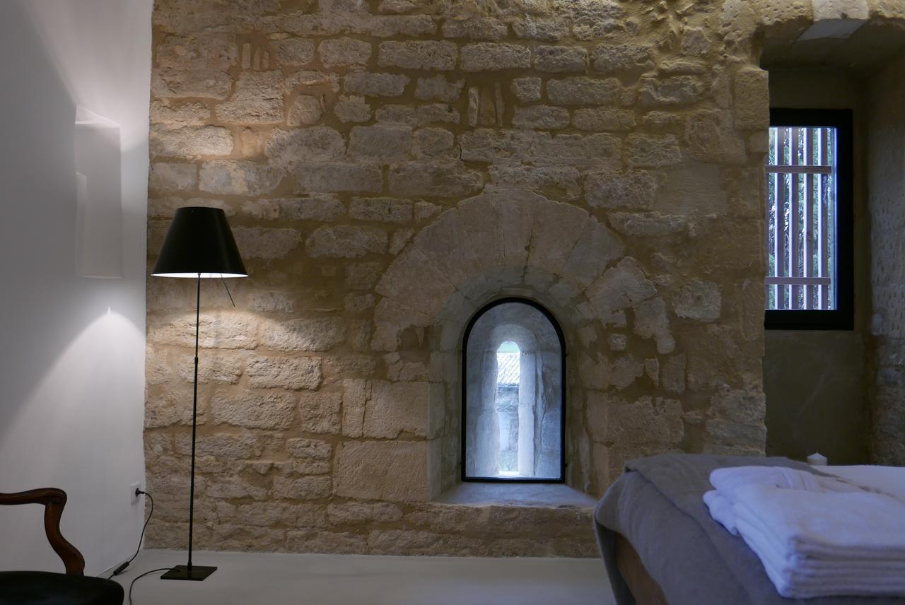 Tour Sarrazine De Montaren Bed and Breakfast Exteriör bild