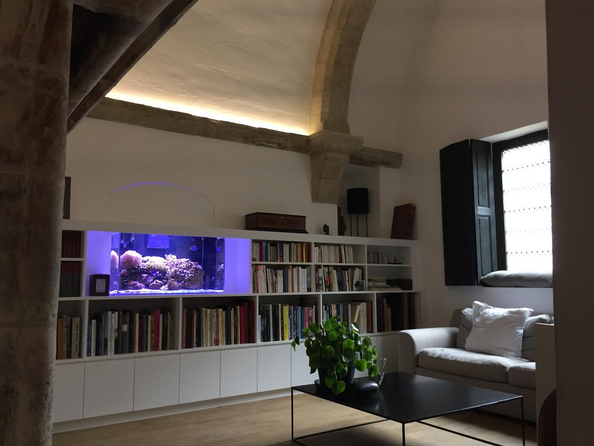Tour Sarrazine De Montaren Bed and Breakfast Exteriör bild