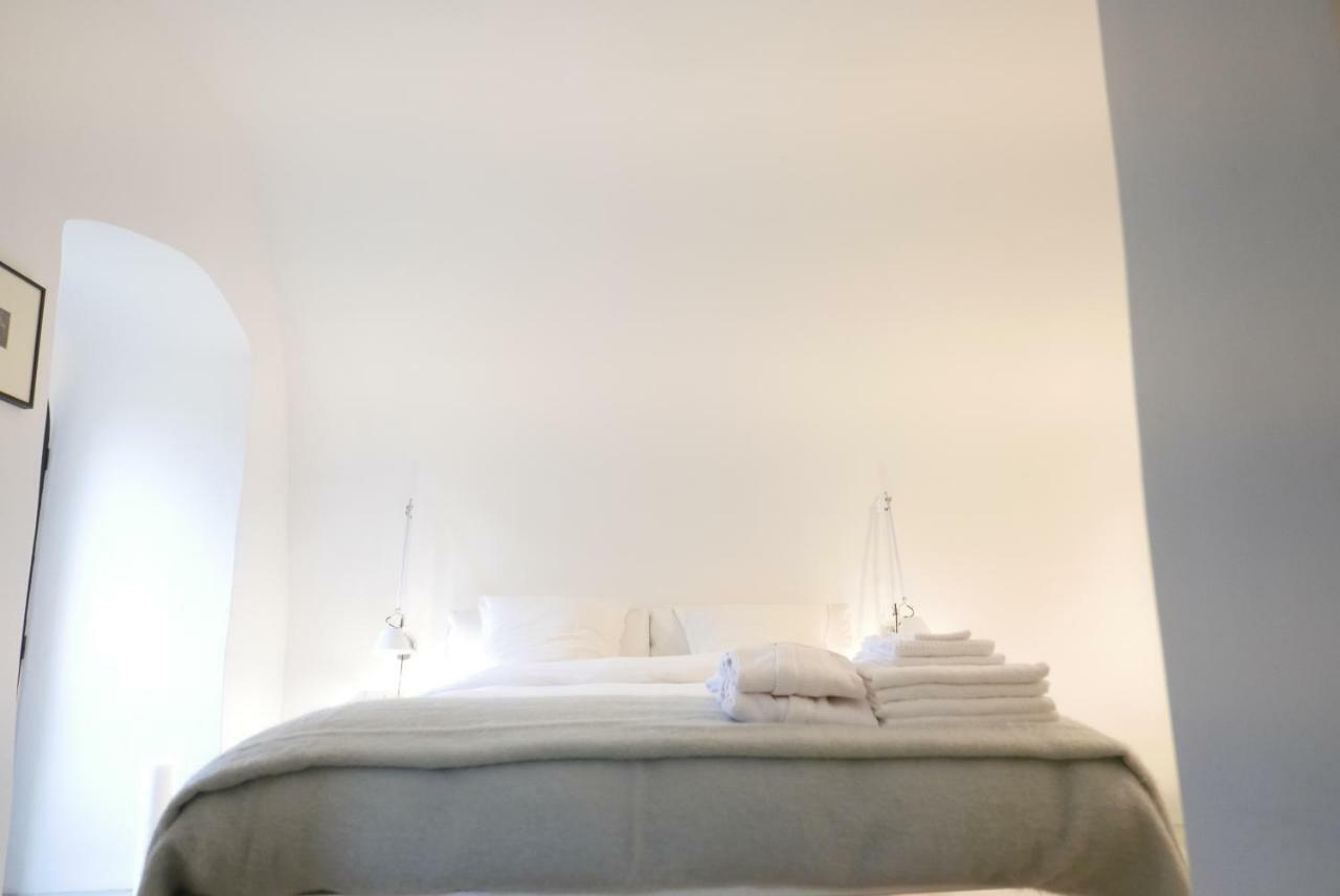 Tour Sarrazine De Montaren Bed and Breakfast Exteriör bild